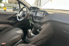 Peugeot 208 Phase 2 1.2 VTi 82 CH STYLE / 1ERE MAIN
