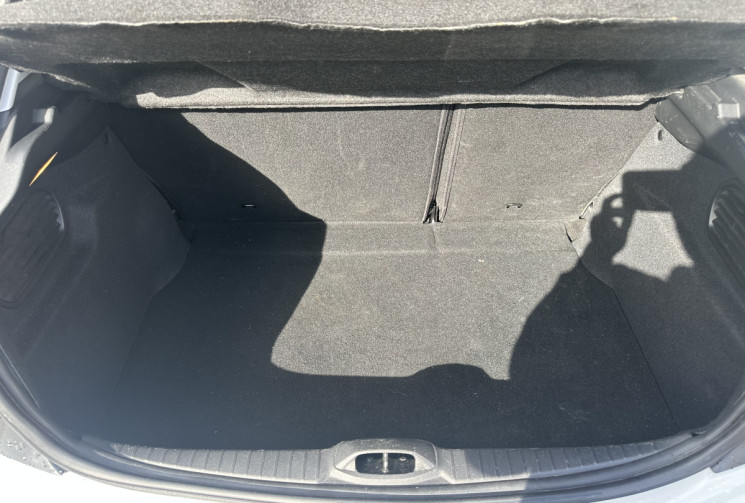 Peugeot 208 Phase 2 1.2 VTi 82 CH STYLE / 1ERE MAIN