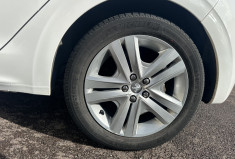 Peugeot 208 Phase 2 1.2 VTi 82 CH STYLE / 1ERE MAIN