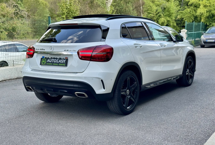 Mercedes GLA 220 CDi 2.1 170 ch  7G-DCT AMG Fascination / Toit ouvrant / Camera / Entretien à jour