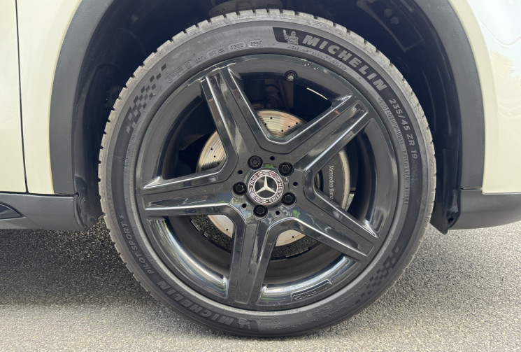 Mercedes GLA 220 CDi 2.1 170 ch  7G-DCT AMG Fascination / Toit ouvrant / Camera / Entretien à jour