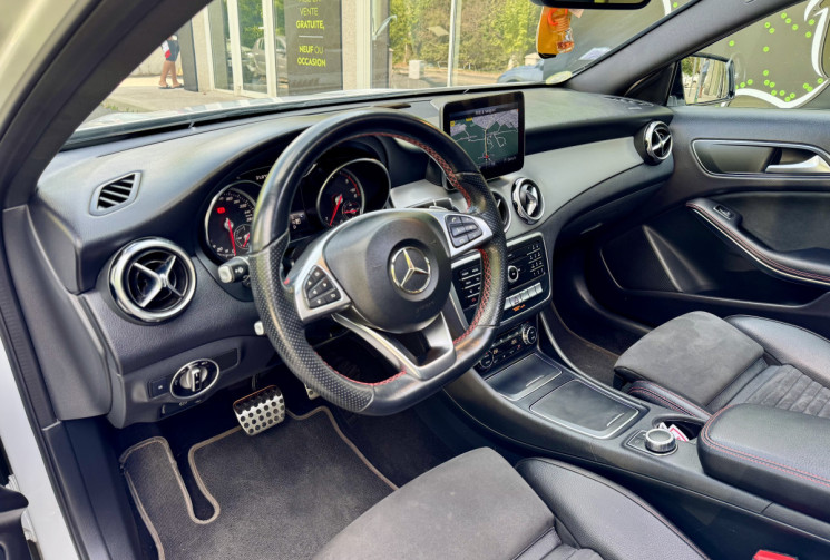 Mercedes GLA 220 CDi 2.1 170 ch  7G-DCT AMG Fascination / Toit ouvrant / Camera / Entretien à jour