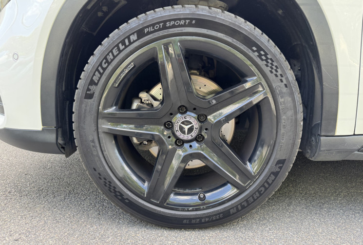 Mercedes GLA 220 CDi 2.1 170 ch  7G-DCT AMG Fascination / Toit ouvrant / Camera / Entretien à jour