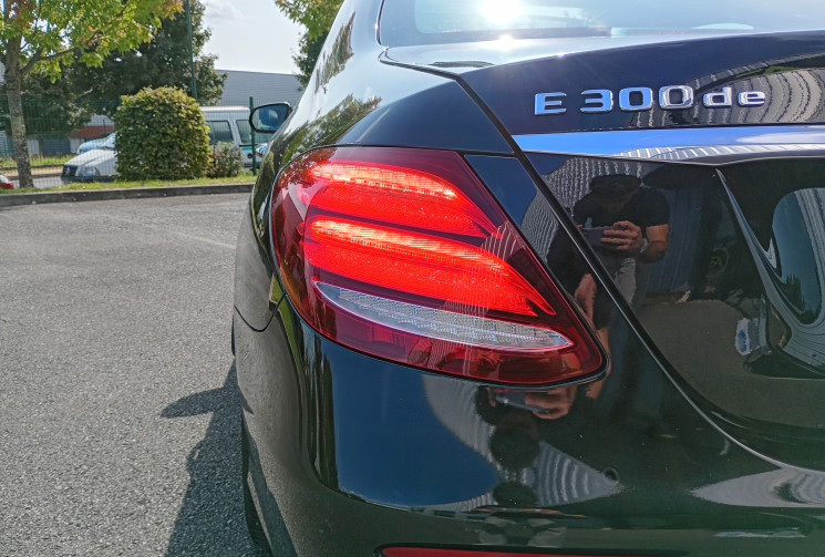 Mercedes CLASSE E e300D - 2.0d 194 EQ Power 9G-TRONIC *Pack AMG* *Toit Ouvrant*