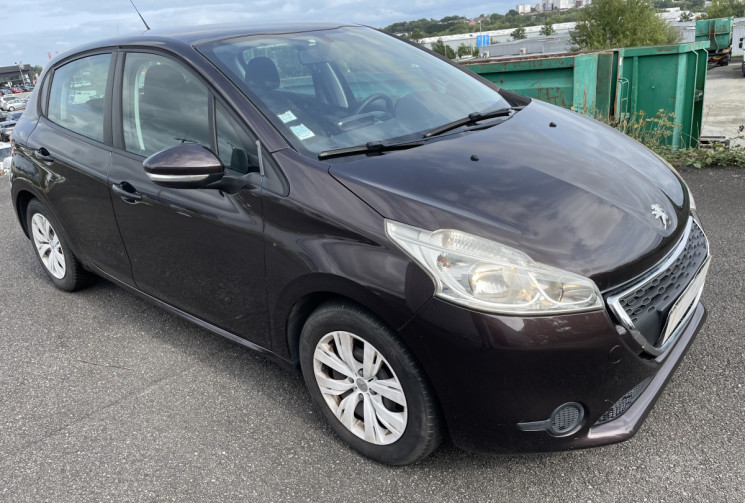 Peugeot 208 1.2 VTi 12 V 82 CV  Peugeot 208 1.2 VTi 12 V 82 CV