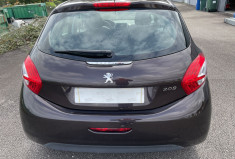 Peugeot 208 1.2 VTi 12 V 82 CV  Peugeot 208 1.2 VTi 12 V 82 CV