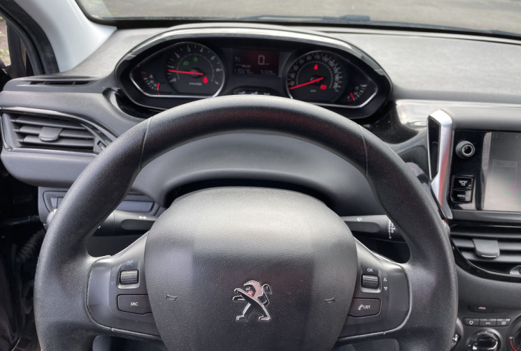Peugeot 208 1.2 VTi 12 V 82 CV  Peugeot 208 1.2 VTi 12 V 82 CV