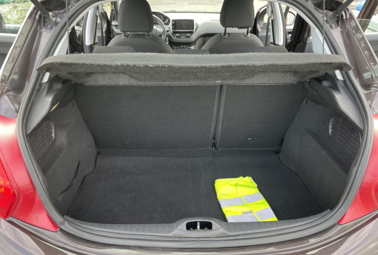 Peugeot 208 1.2 VTi 12 V 82 CV  Peugeot 208 1.2 VTi 12 V 82 CV