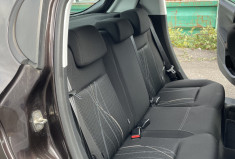 Peugeot 208 1.2 VTi 12 V 82 CV  Peugeot 208 1.2 VTi 12 V 82 CV
