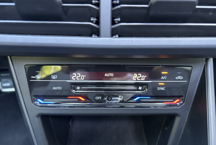 Volkswagen Polo R-Line 1.0 TSI 110 ch DSG7 / Toit ouvrant / Cockpit / Carplay / 1ere main Volkswagen Polo R-Line 1.0 TSI 110 ch DSG7 / Toit ouvrant / Cockpit / Carplay / 1ere main