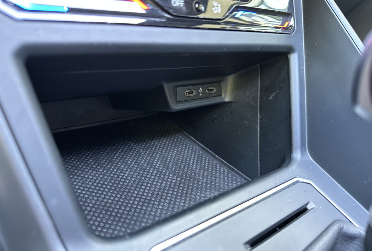 Volkswagen Polo R-Line 1.0 TSI 110 ch DSG7 / Toit ouvrant / Cockpit / Carplay / 1ere main Volkswagen Polo R-Line 1.0 TSI 110 ch DSG7 / Toit ouvrant / Cockpit / Carplay / 1ere main