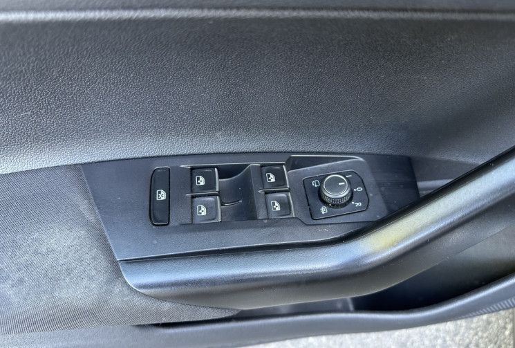 Volkswagen Polo R-Line 1.0 TSI 110 ch DSG7 / Toit ouvrant / Cockpit / Carplay / 1ere main Volkswagen Polo R-Line 1.0 TSI 110 ch DSG7 / Toit ouvrant / Cockpit / Carplay / 1ere main