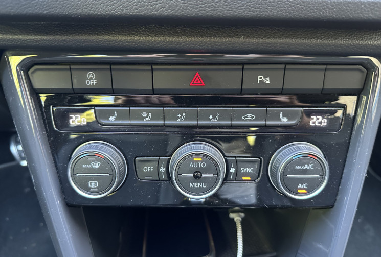 Volkswagen T-Roc 2.0 TDI 150 R LINE DSG7 * ENTRETIEN A JOUR * CARPLAY * GARANTIE 6 MOIS Volkswagen T-Roc 2.0 TDI 150 R LINE DSG7 * ENTRETIEN A JOUR * CARPLAY * GARANTIE 6 MOIS