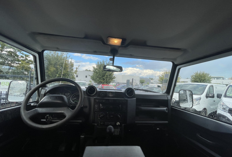 Land-Rover Defender 2.4 / 122 CH / SWE / 4x4