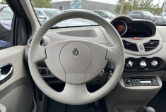 Renault Twingo II 1.2 i Quickshift 75 CV BOITE AUTO -- FAIBLE KM 