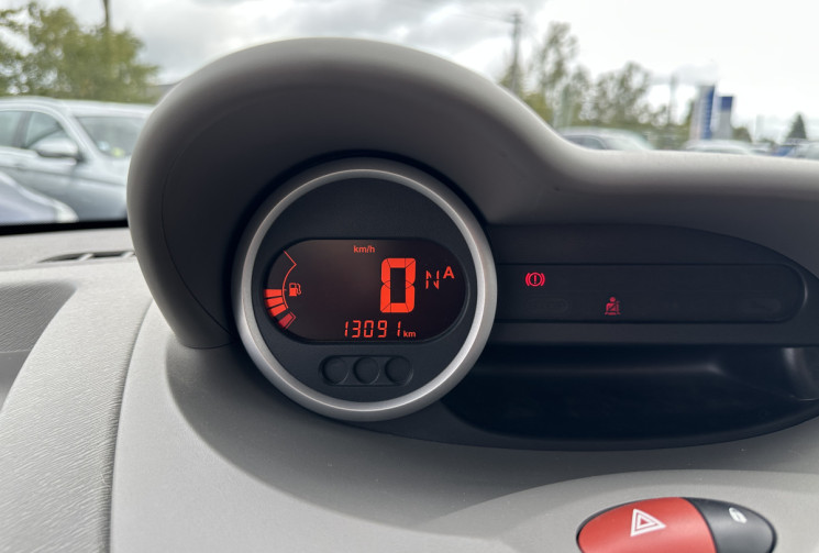 Renault Twingo II 1.2 i Quickshift 75 CV BOITE AUTO -- FAIBLE KM 