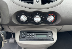 Renault Twingo II 1.2 i Quickshift 75 CV BOITE AUTO -- FAIBLE KM 