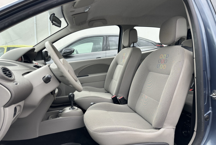 Renault Twingo II 1.2 i Quickshift 75 CV BOITE AUTO -- FAIBLE KM 