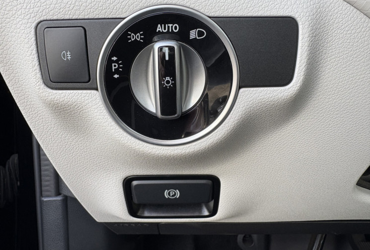 Mercedes Classe A Phase 2 200 d 2.1 d 16V 4MATIC 7G-DCT 136 cv SENSATION Mercedes Classe A Phase 2 200 d 2.1 d 16V 4MATIC 7G-DCT 136 cv SENSATION