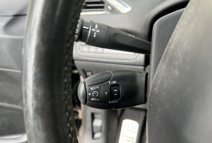 Peugeot 208 3 Portes 1.6 e-HDi S&S 115 ch FÉLINE