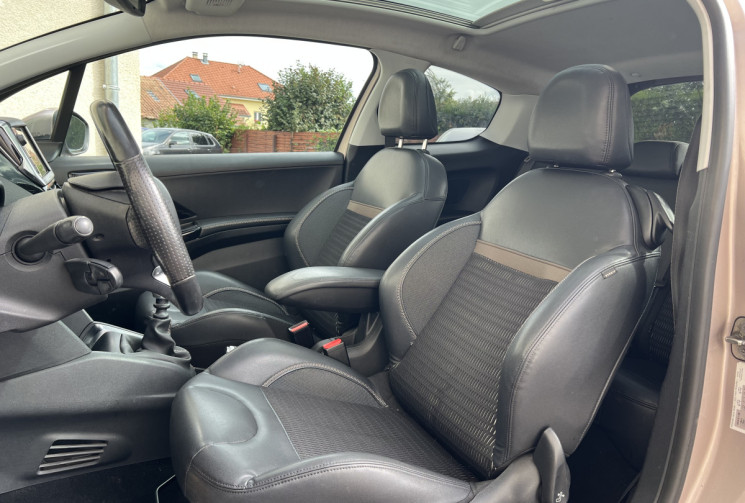 Peugeot 208 3 Portes 1.6 e-HDi S&S 115 ch FÉLINE