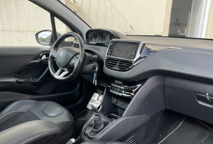 Peugeot 208 3 Portes 1.6 e-HDi S&S 115 ch FÉLINE