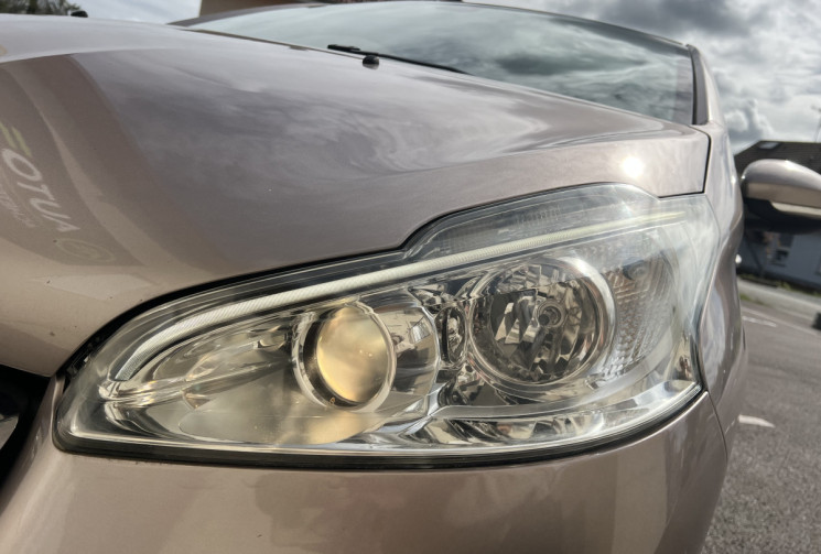 Peugeot 208 3 Portes 1.6 e-HDi S&S 115 ch FÉLINE