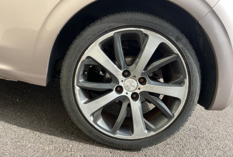 Peugeot 208 3 Portes 1.6 e-HDi S&S 115 ch FÉLINE