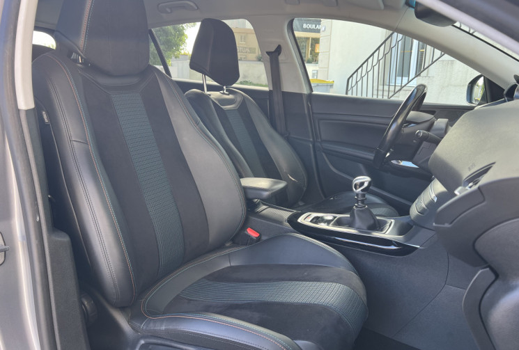 Peugeot 208 II (T9) 1.2 i GPF 130 CH TECH EDITION