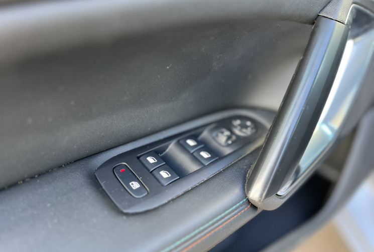 Peugeot 308 II (T9) 1.2 i GPF 130 CH TECH EDITION
