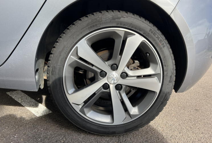 Peugeot 208 II (T9) 1.2 i GPF 130 CH TECH EDITION