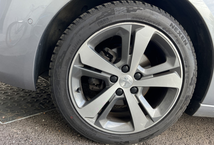 Peugeot 308 II (T9) 1.2 i GPF 130 CH TECH EDITION