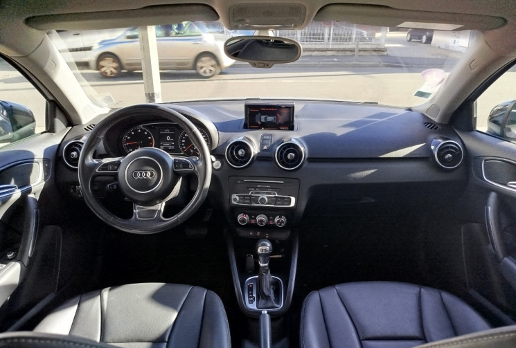 Audi A1 SPORTBACK I Phase 2 Sportback 1.0 TFSI 12V S-Tronic7 95 cv Boîte auto
