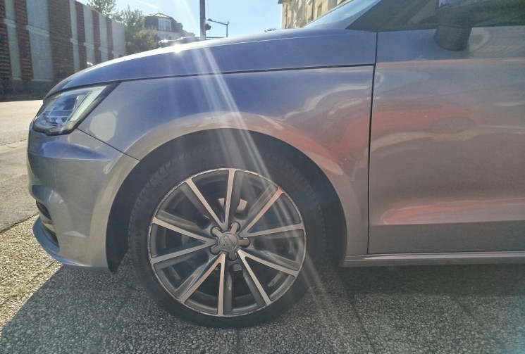 Audi A1 SPORTBACK I Phase 2 Sportback 1.0 TFSI 12V S-Tronic7 95 cv Boîte auto