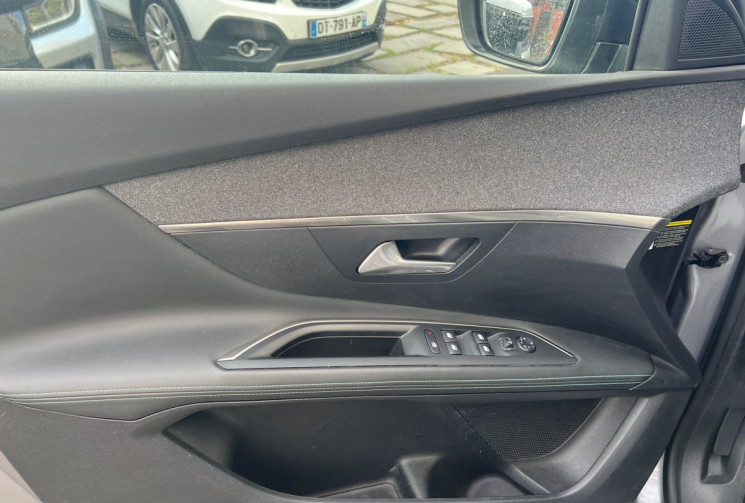 Peugeot 3008  II Phase 2 1.6 THP 16V 225 Hybrid e-EAT8 180 cv ALLURE