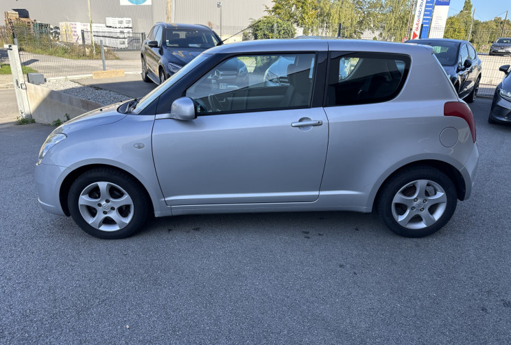 Suzuki Swift 2 II 1.3 VVT GLX 3P