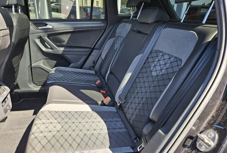 Volkswagen Tiguan II 2.0 TDI 150 DSG7 R-LINE FULL BLACK