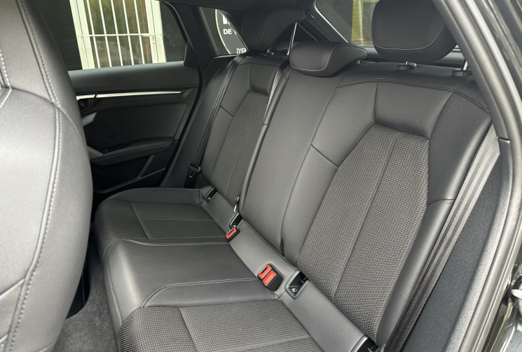 Audi A3 SPORTBACK 35 TDI 150 S LINE S-TRONIC7 * MATRIX LED * TOIT OUVRANT * SHADOW LINE * GARANTIE