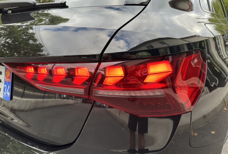 Audi A3 SPORTBACK 35 TDI 150 S LINE S-TRONIC7 * MATRIX LED * TOIT OUVRANT * SHADOW LINE * GARANTIE