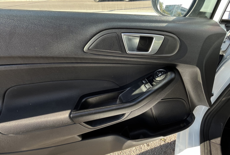 Ford Fiesta VI Phase 2 3 portes 1.25 i 60 cv