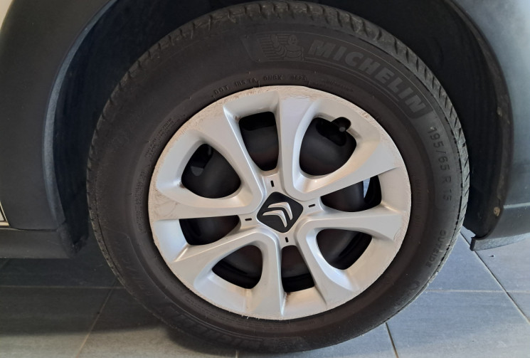 Citroën C3 1.2  PureTech 82ch Graphic - OPTIONS - 1ER Main -TBE - SUIVI ENTRETIEN DISTRI - GARANTIE 
