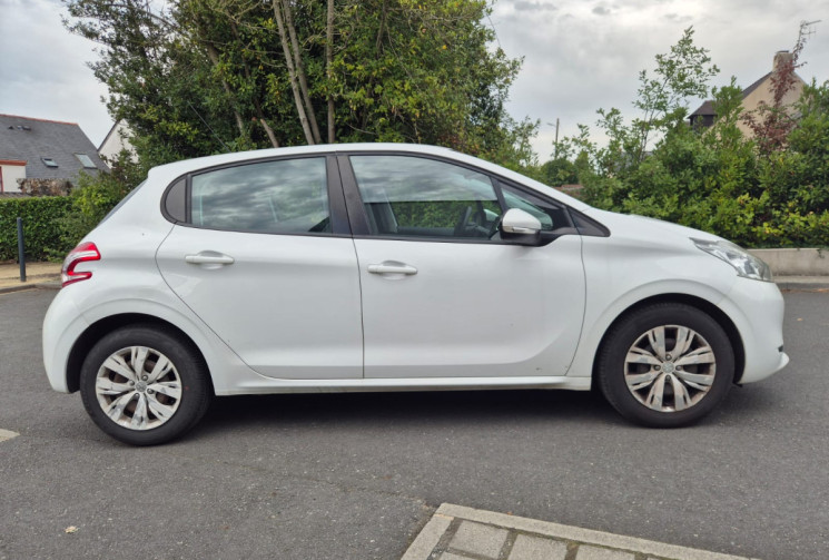 Peugeot 208 1.4 HDi FAP Active 5p Peugeot 208 1.4 HDi FAP Active 5p