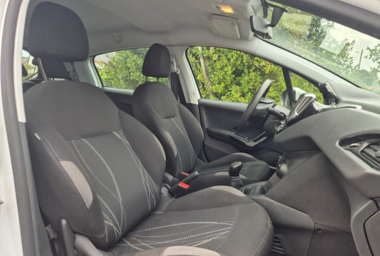 Peugeot 208 1.4 HDi FAP Active 5p Peugeot 208 1.4 HDi FAP Active 5p