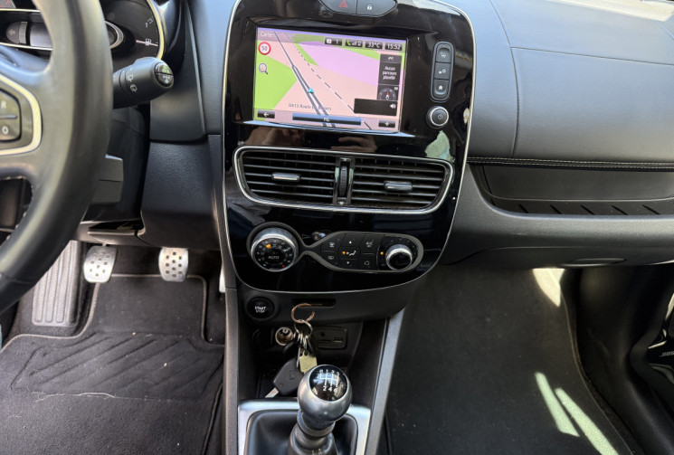 Renault Clio IV 4 Initiale Paris 1.2 Tce 120 ch / Cuir chauffant / Camera / Bose / LED
