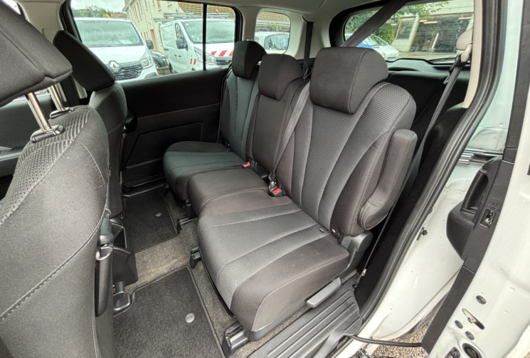 Mazda 5 / 1.6 / 115 ch / 7 places / Center-Line