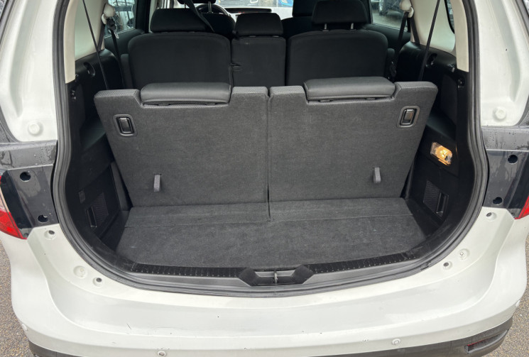 Mazda 5 / 1.6 / 115 ch / 7 places / Center-Line