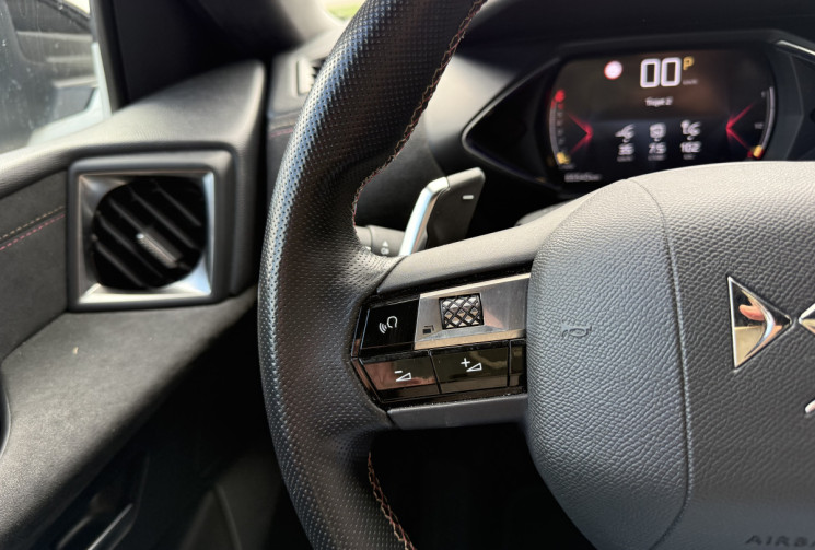 DS DS 3 Crossback PureTech 130 EAT8 Performance Line / CARPLAY