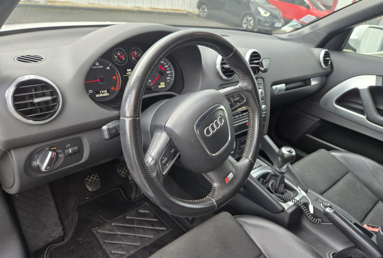 Audi A3 Cabriolet  2.0 TDi CR 16V FAP 140 cv S-LINE * Origine France * distribution neuve  * TBE *
