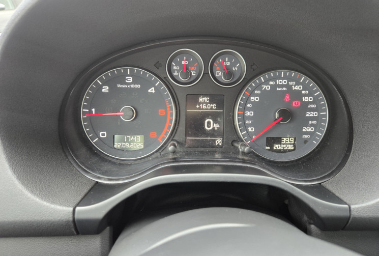 Audi A3 Cabriolet  2.0 TDi CR 16V FAP 140 cv S-LINE * Origine France * distribution neuve  * TBE *