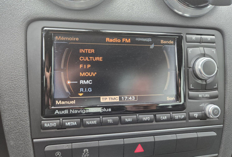 Audi A3 Cabriolet  2.0 TDi CR 16V FAP 140 cv S-LINE * Origine France * distribution neuve  * TBE *